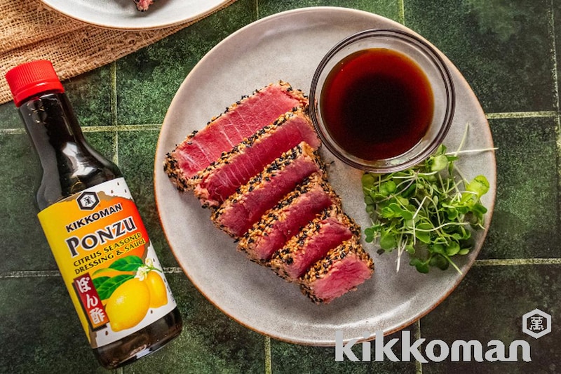 ぽんずで食べるまぐろの炙り(SEARED TUNA WITH PONZU FOR DIPPING)【海外発のキッコーマンレシピ】