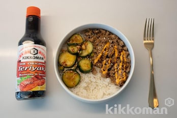 七面鳥のひき肉の照り焼き炒め丼（GROUND TURKEY TERIYAKI STIR FRY BOWL​）【海外発のキッコーマンレシピ】