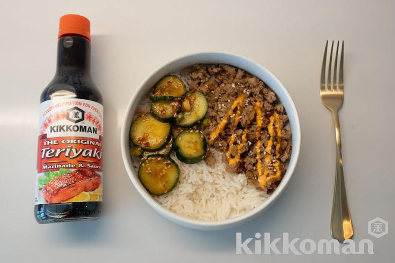 七面鳥のひき肉の照り焼き炒め丼(GROUND TURKEY TERIYAKI STIR FRY BOWL)【海外発のキッコーマンレシピ】