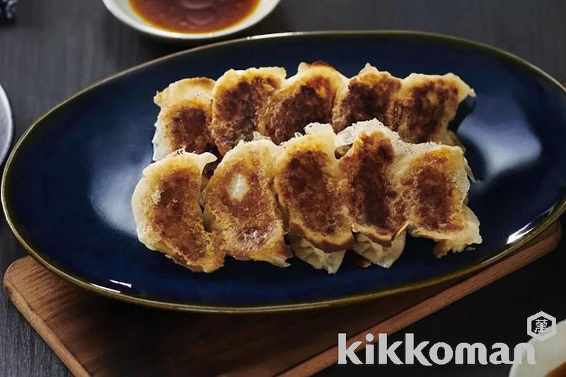 餃子と3種のたれ(Lightly fried gyoza with 3 sauces)【海外発のキッコーマンレシピ】