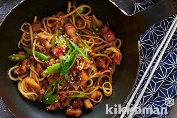 豚バラ入り炒め麺（Stir fry noodles with pork belly）【海外発のキッコーマンレシピ】