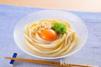 冷やたまうどん（うどんがうまいだししょうゆ使用）