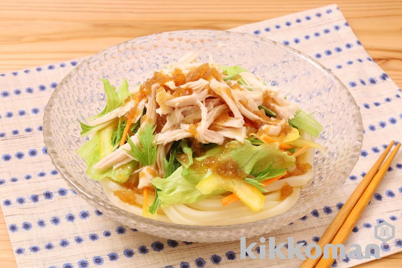 和風たまねぎだれのサラダうどん(かけるたまねぎ 香味しょうゆ使用)