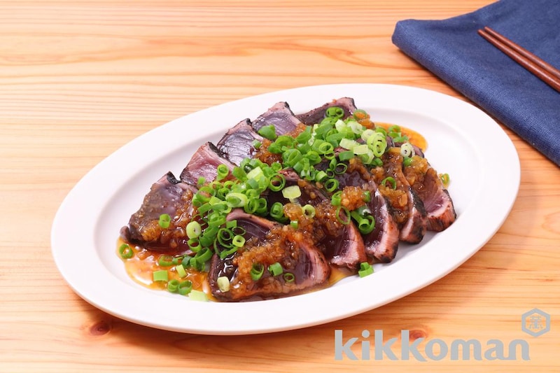 かつおのたたき(かけるたまねぎ 香味しょうゆ使用)