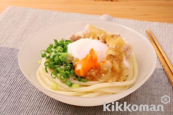 シャキシャキたまねぎだれの混ぜうどん（かけるたまねぎ　コクうまガーリック使用）