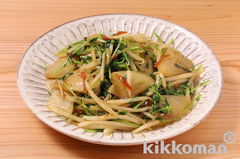 豆苗と大根もやしのバター醤油【1/2日分の野菜使用】(うちのごはん使用)
