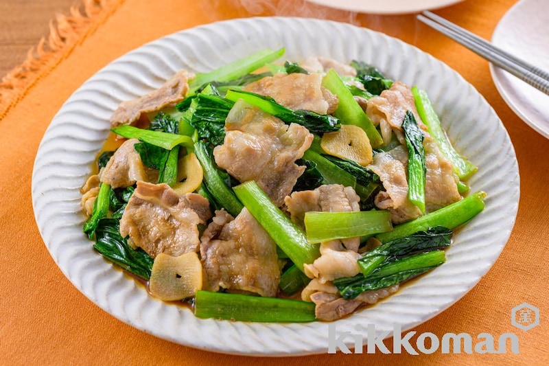 豚バラと小松菜のしぼ生炒め【味つけは生しょうゆだけ】