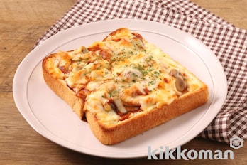 とろけるデミチーズトースト（洋食おまかせ デミグラスソース使用）