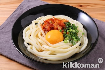 キムチ釜玉うどん（うどんがうまいだししょうゆ使用）