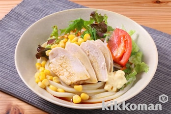 サラダうどん（うどんがうまいだししょうゆ使用）