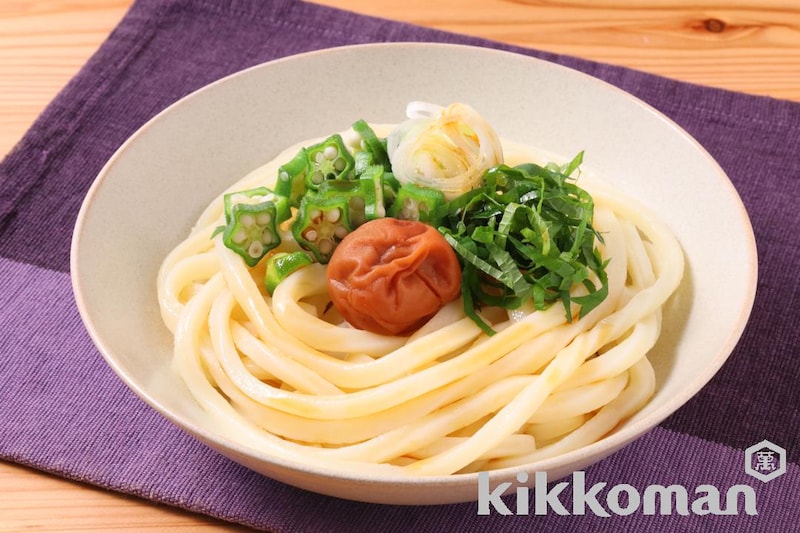 梅しそ冷やしうどん(うどんがうまいだししょうゆ使用)