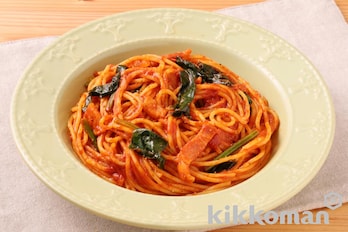 ほうれん草とベーコンのトマトパスタ