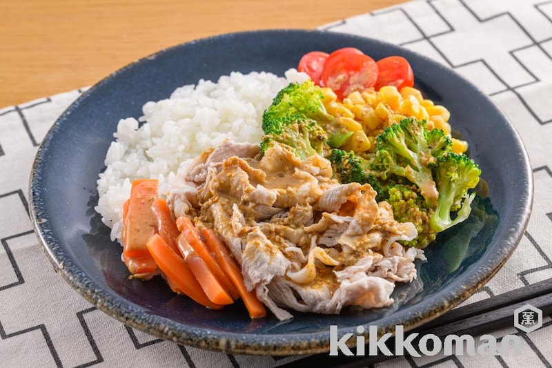豚しゃぶと彩り野菜の濃厚ごまだれご飯プレート