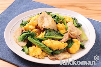 だし香る！豚肉と小松菜の卵炒め（うどんがうまいだししょうゆ使用）