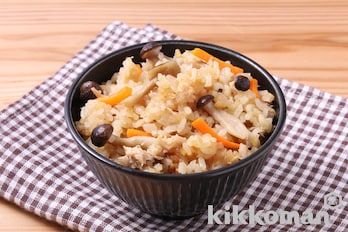 ツナとしめじの炊き込みご飯（うどんがうまいだししょうゆ使用）