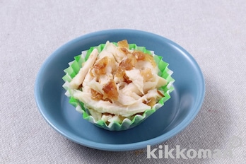 お弁当にぴったり！サラダチキンの梅じゃこ和え（おにぎリッチ梅じゃこおかか味使用）