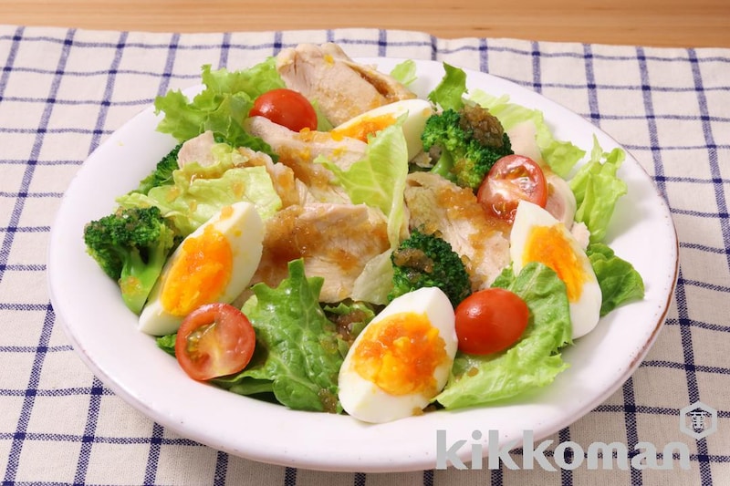 蒸し鶏サラダ(かけるたまねぎ 香味しょうゆ使用)