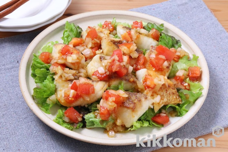 鯛のソテー 新玉ねぎとトマトの香味ソース