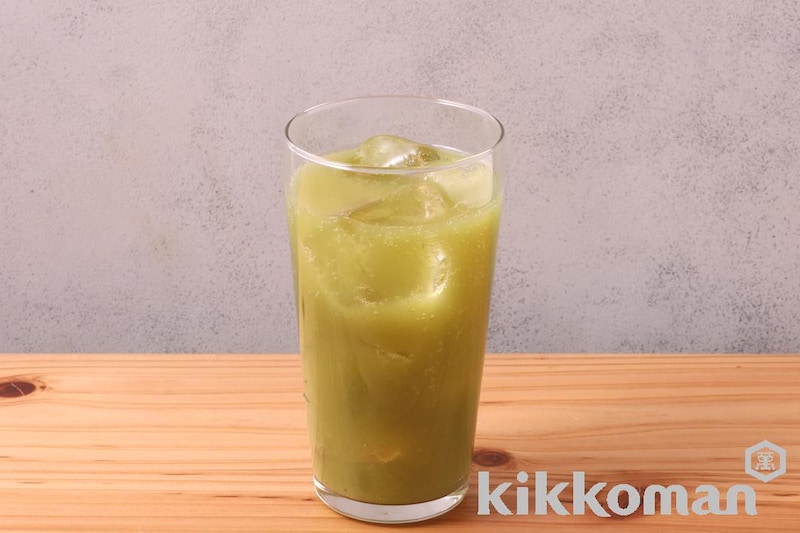 キウイソーダ(ピュレフルーツ すりおろしキウイミックス使用)