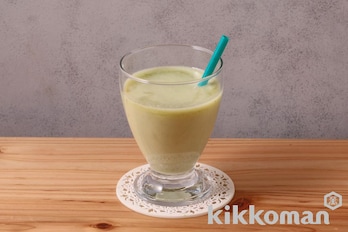 キウイラッシー（ピュレフルーツ すりおろしキウイミックス使用）