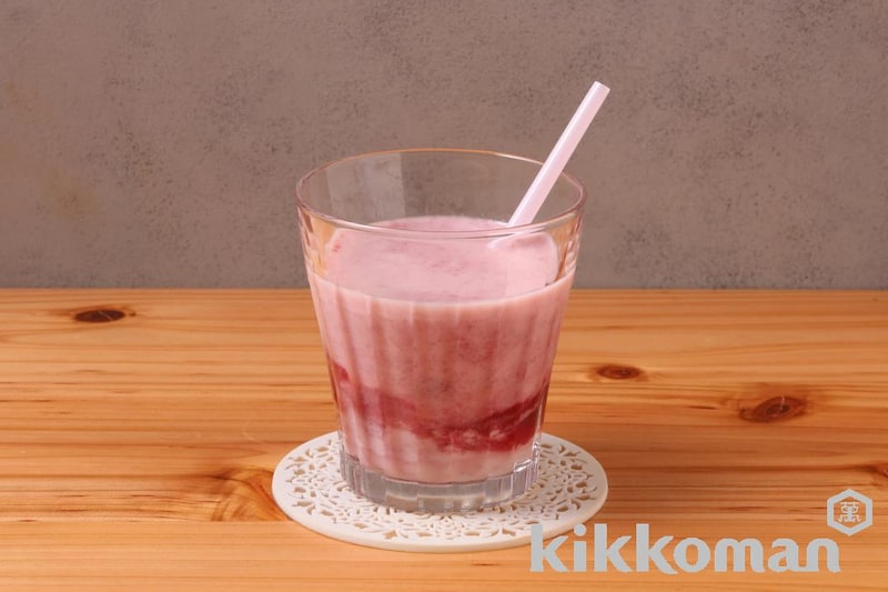 ぶどうラッシー( ピュレフルーツ すりおろしぶどうミックス使用)