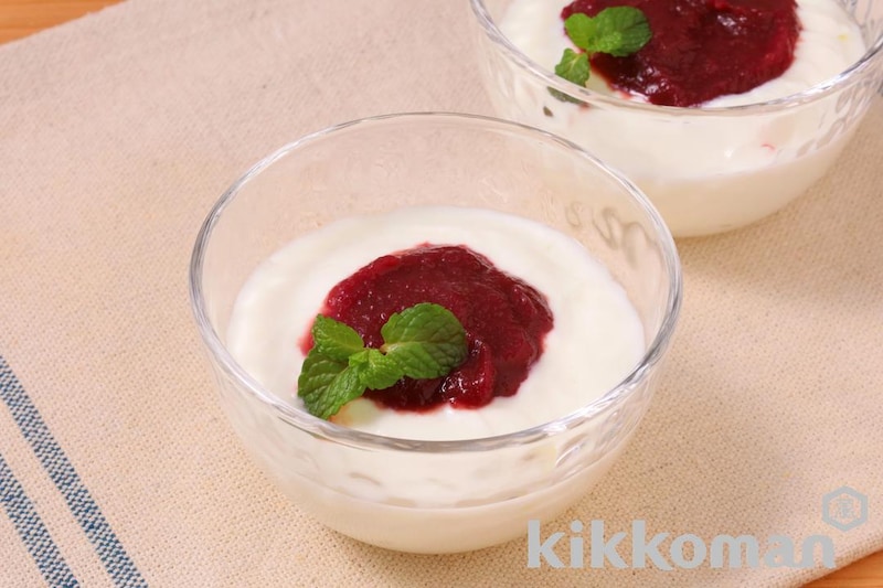 ぶどうヨーグルト( ピュレフルーツ すりおろしぶどうミックス使用)