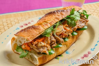 甘辛ポークの本格バインミー【具材も簡単！ベトナム風サンドイッチ】