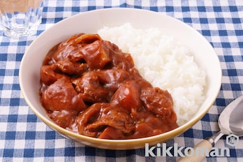 コクうまトマトのポークカレー（ギュッと濃縮うらごしトマト使用）