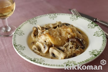 鶏肉ときのこの軽い煮込み（プレ・オ・ヴァン・ブラン）【フランス料理】