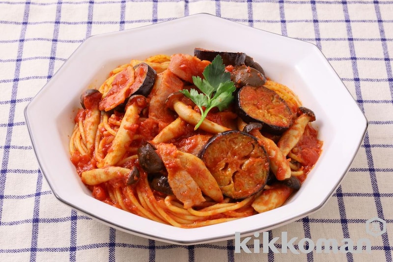 たっぷりしめじとなすのトマトパスタ(基本の完熟トマトソース使用)