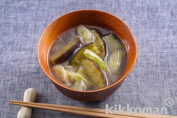 レンジでつくる！なすとねぎのみそ汁（白だしで簡単）