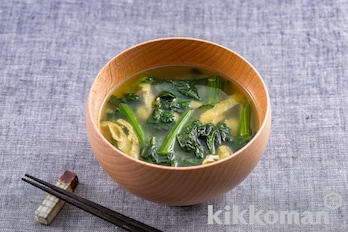 レンジでつくる！ほうれん草と油揚げのみそ汁（白だしで簡単）