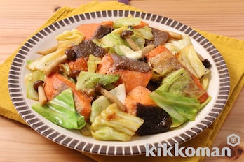 鮭とキャベツのめんみバター炒め