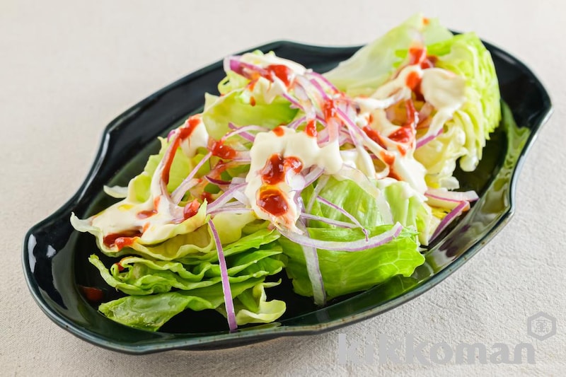 重ねレタスのチーズドソースがけ