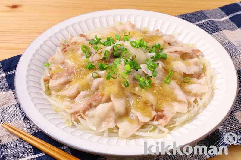 豚バラもやしのレンジ蒸し(かけるたまねぎ コクうまガーリック使用)