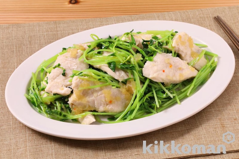 鶏むねと豆苗のレンジ蒸し(かけるたまねぎ コクうまガーリック使用)