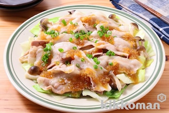 豚キャベしめじのレンジ蒸し（かけるたまねぎ　香味しょうゆ使用）