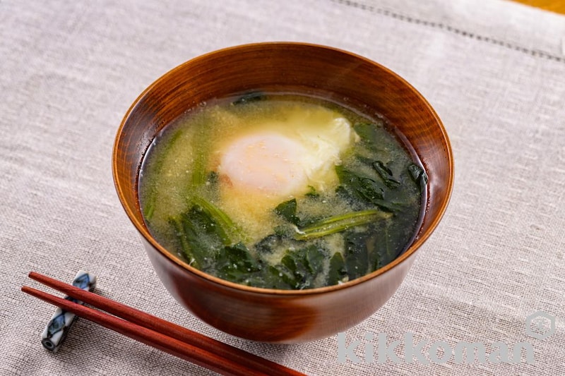 落とし卵とほうれん草のみそ汁(味噌汁)