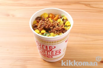 カップラーメン　サクサクしょうゆのせ