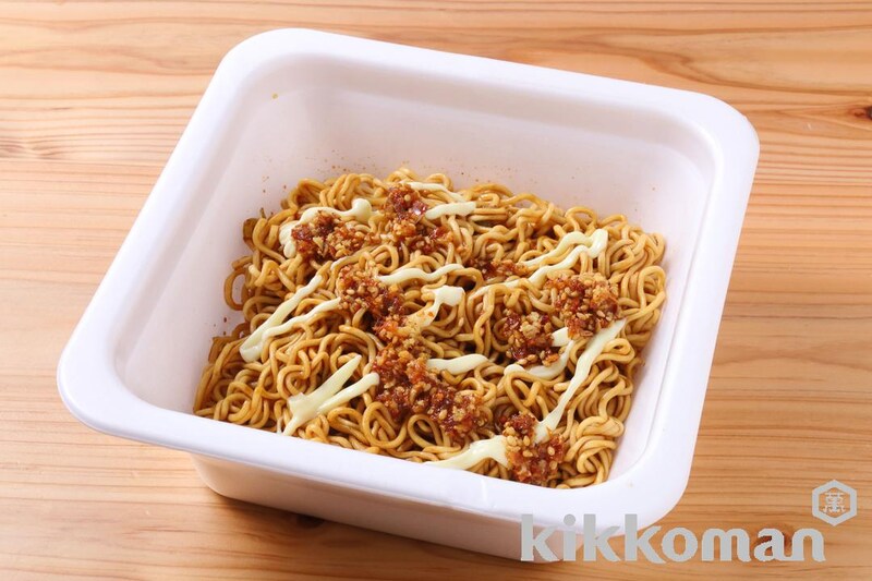 カップ焼きそば サクサクしょうゆのせ