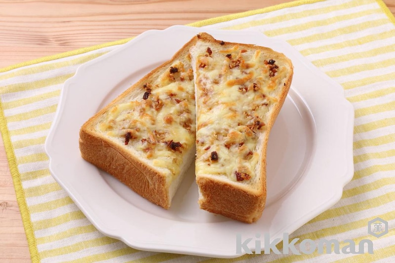 オニオンガーリックチーズトースト(サクサクしょうゆ使用)