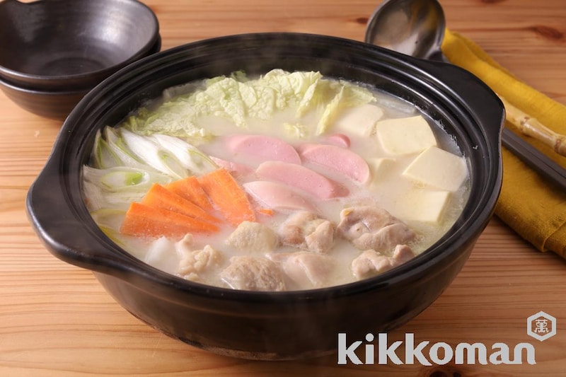 魚肉ソーセージの白だし豆乳鶏白湯鍋(濃厚豆乳鍋 コク旨鶏白湯使用)