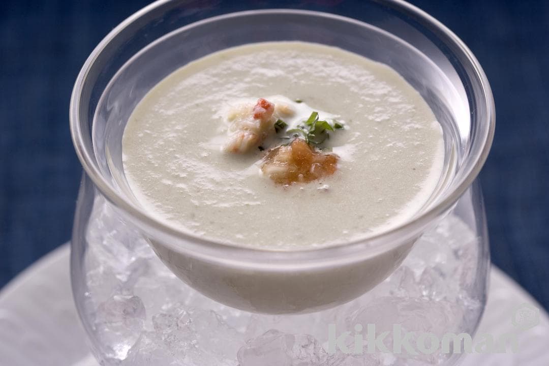 写真：アボカドの冷たいスープ