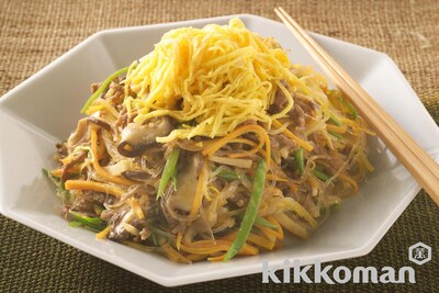 写真:チャプチェ(春雨と牛肉の炒め)