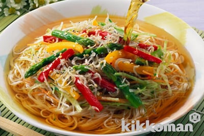 写真:アスパラガスとじゃこのかけそうめん