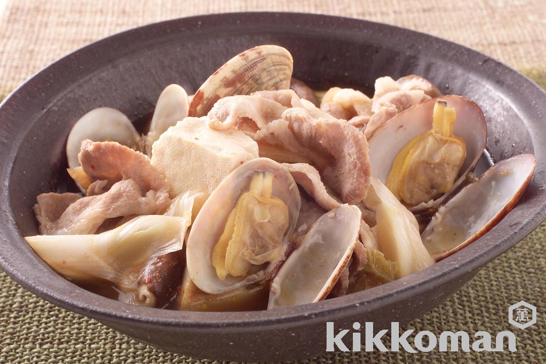 Photo: Simmered Pork and Clams with Kimchi