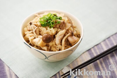 写真:香る炊き込みだしごはん 鶏きのこ