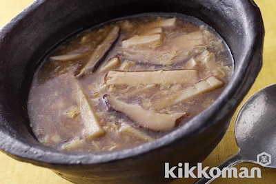 写真:酸辣湯(しいたけと豆腐のスープ)