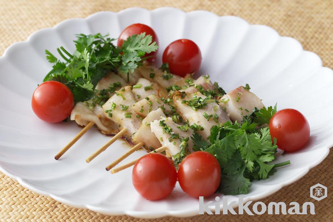 写真:白身魚のタイ風串焼き