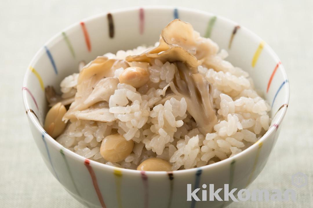 写真：大豆ときのこの炊き込みご飯